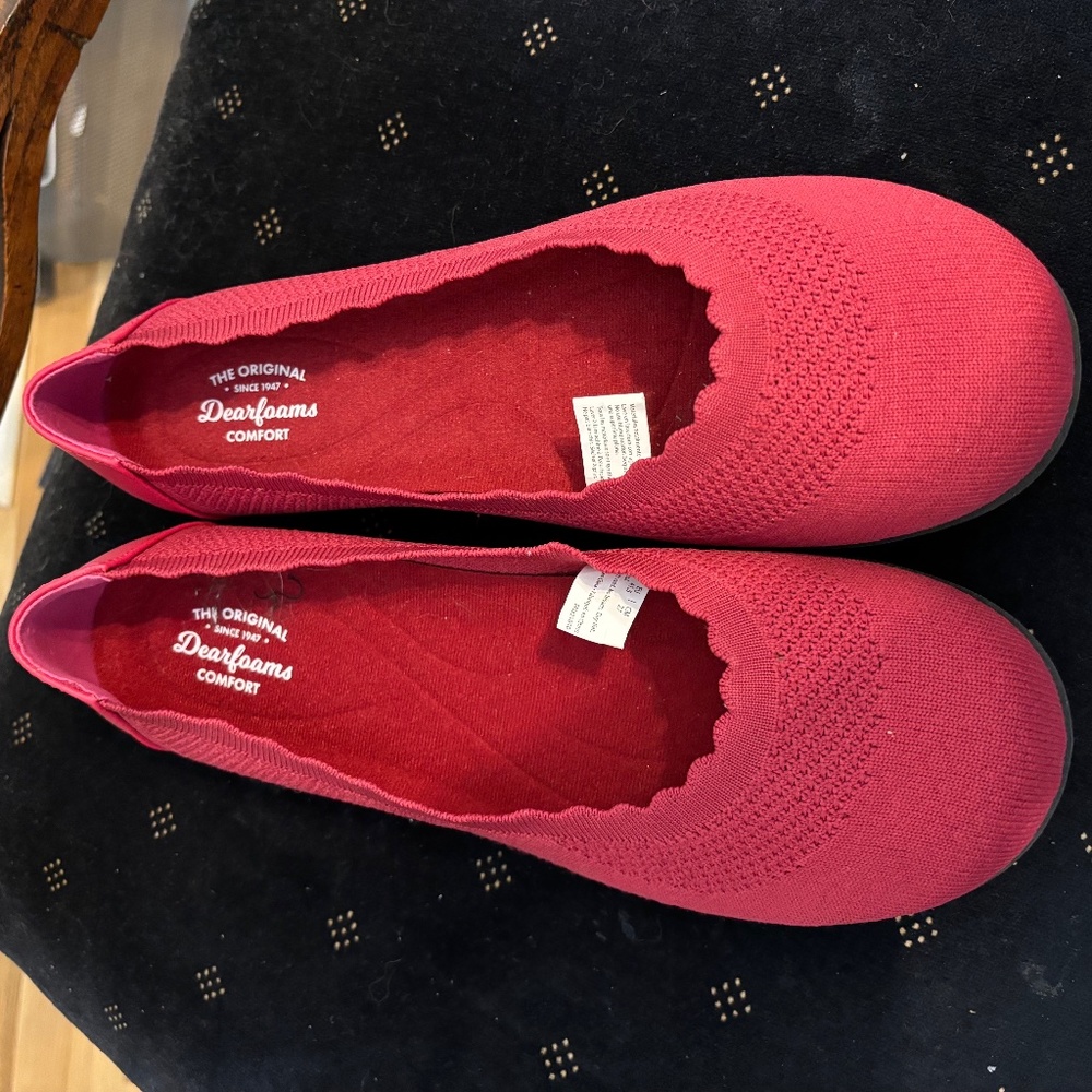 Red Fabric flats by Dearfoam - size 10 - NEW